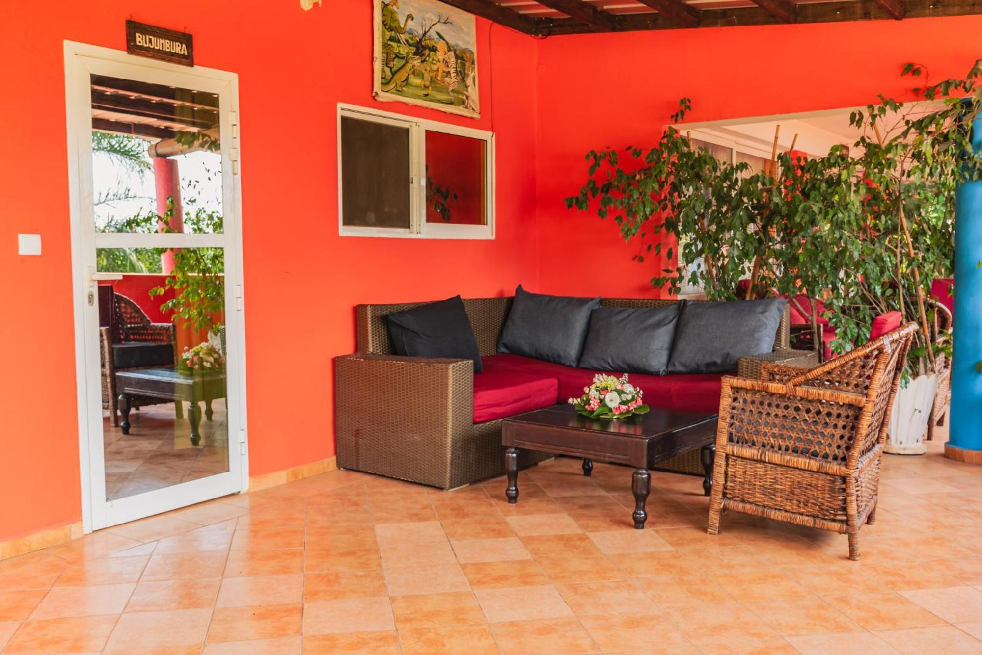 Aparthotel Jardin Tropical Бужумбура Экстерьер фото