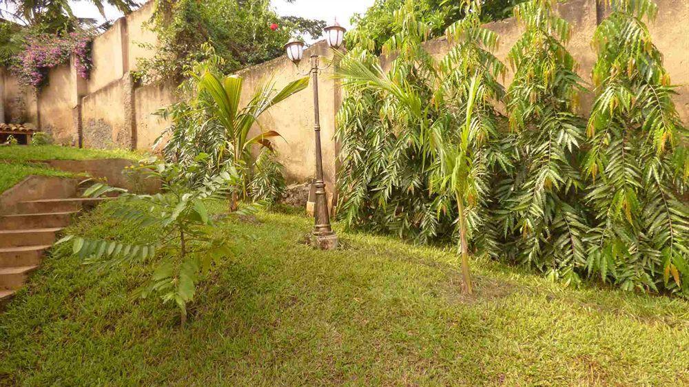 Aparthotel Jardin Tropical Бужумбура Экстерьер фото