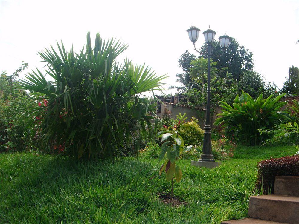 Aparthotel Jardin Tropical Бужумбура Экстерьер фото